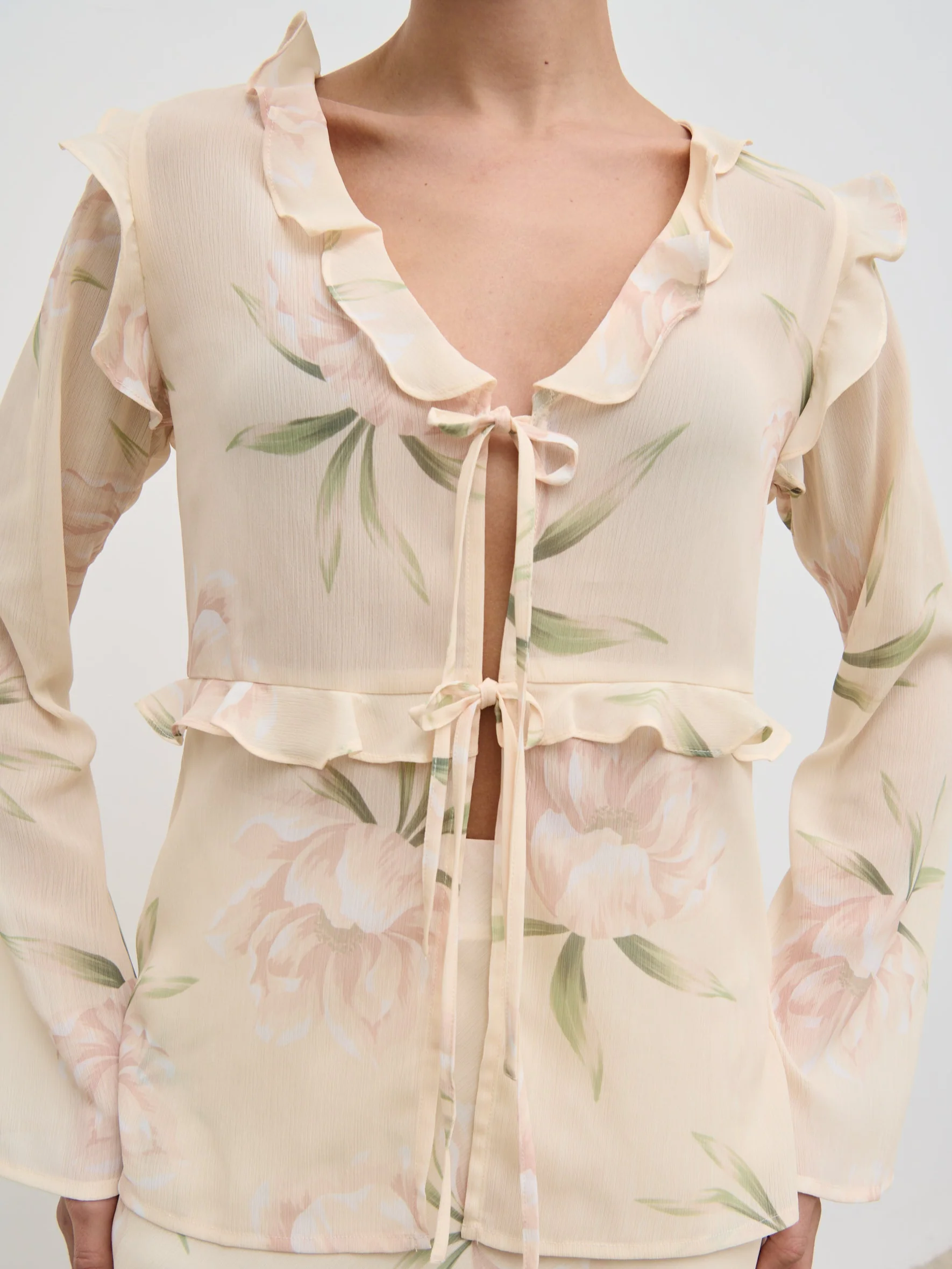 Leoni Ruffle Top - Cream Floral - Image 3