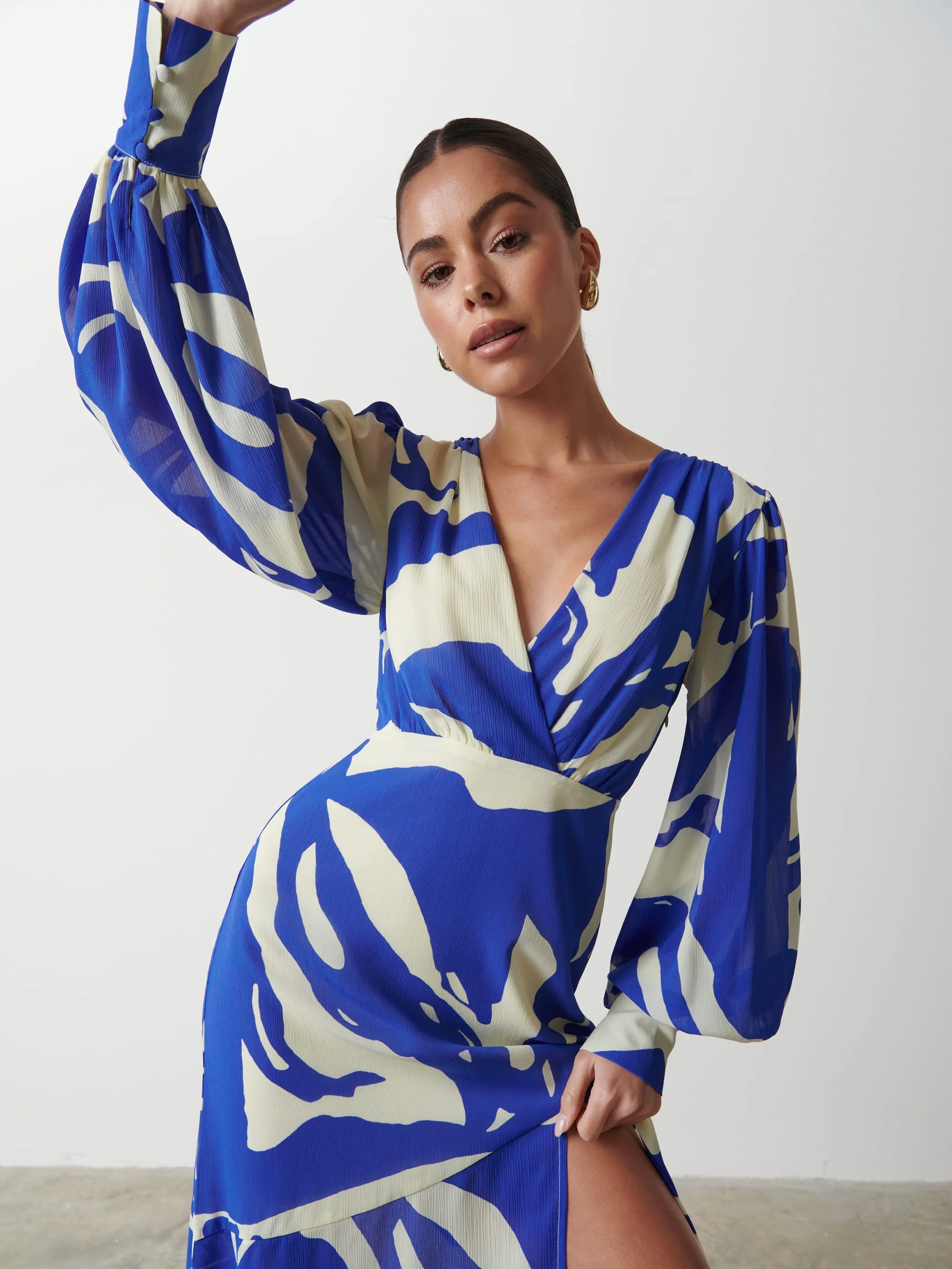 Lilianna Backless Balloon Sleeve Printed Dress - Blue Abstract - Image 2