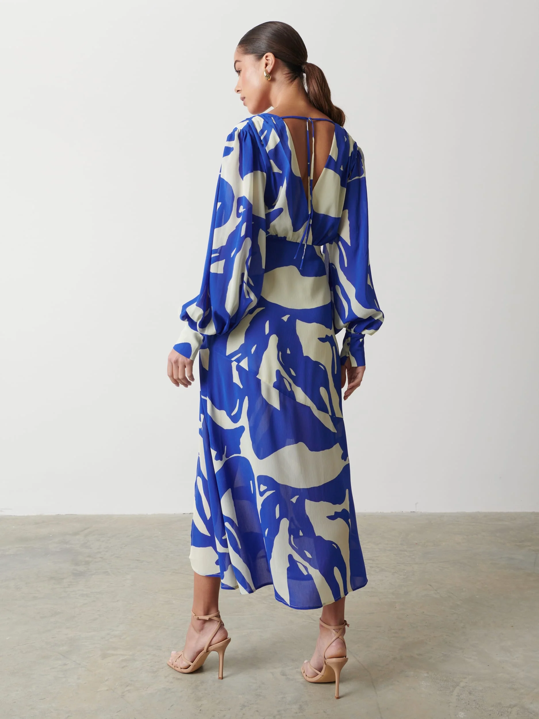 Lilianna Backless Balloon Sleeve Printed Dress - Blue Abstract - Image 3