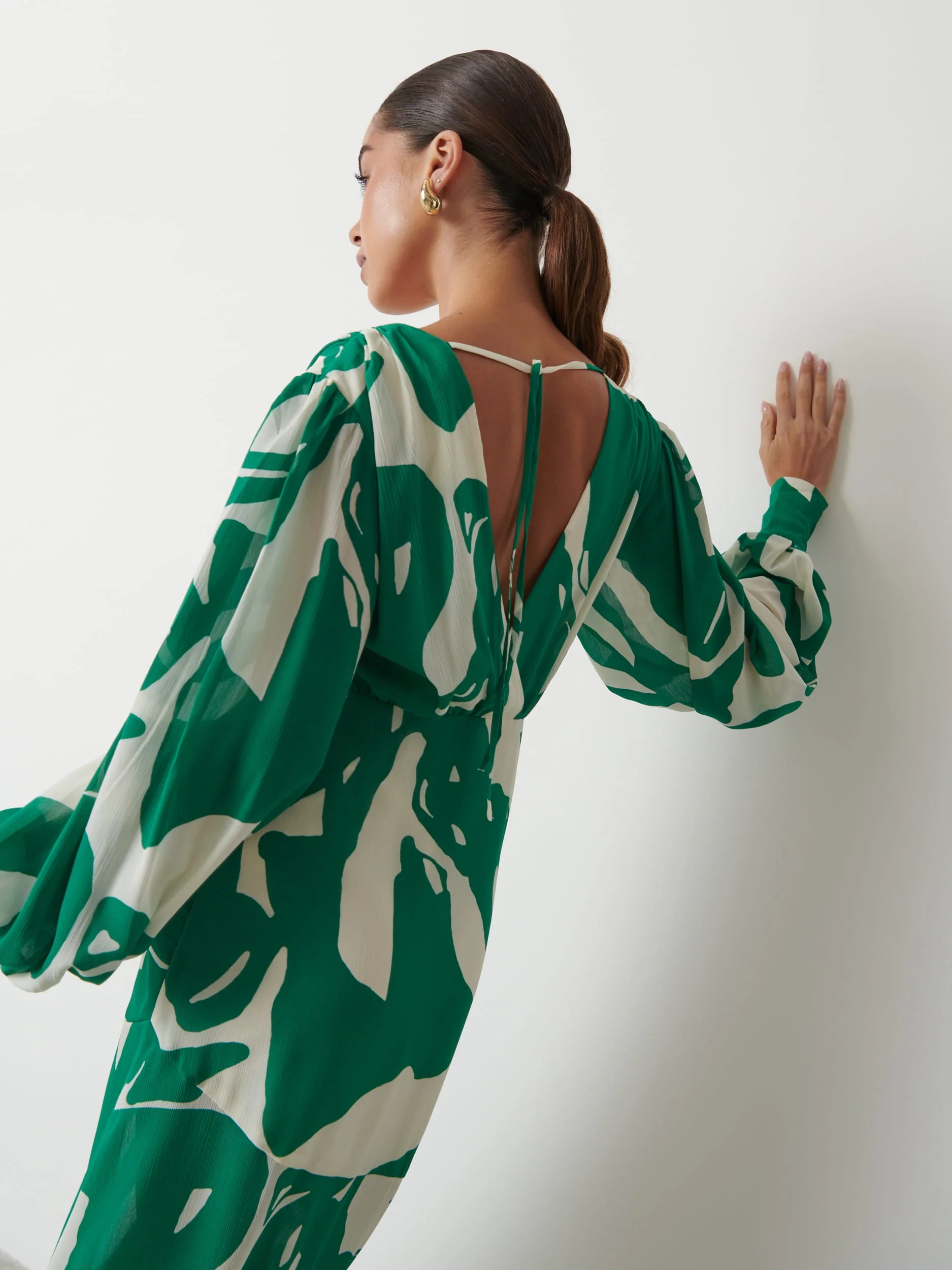 Lilianna Backless Balloon Sleeve Printed Dress - Green Abstract - Image 3