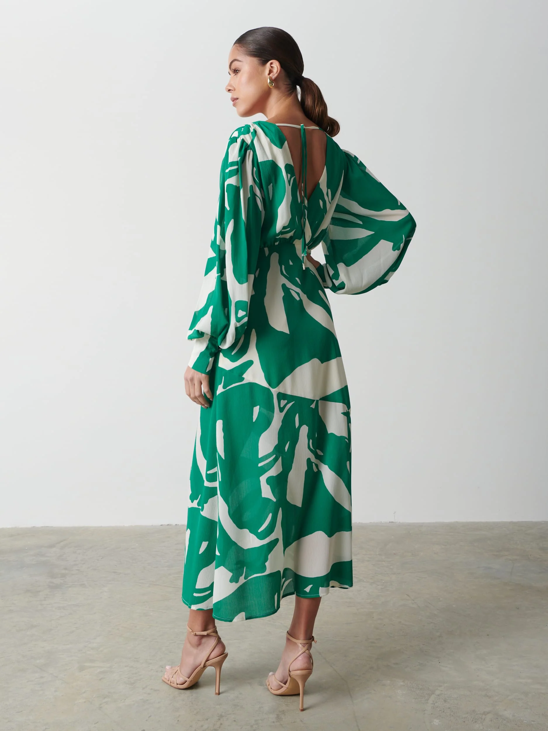 Lilianna Backless Balloon Sleeve Printed Dress - Green Abstract - Image 4