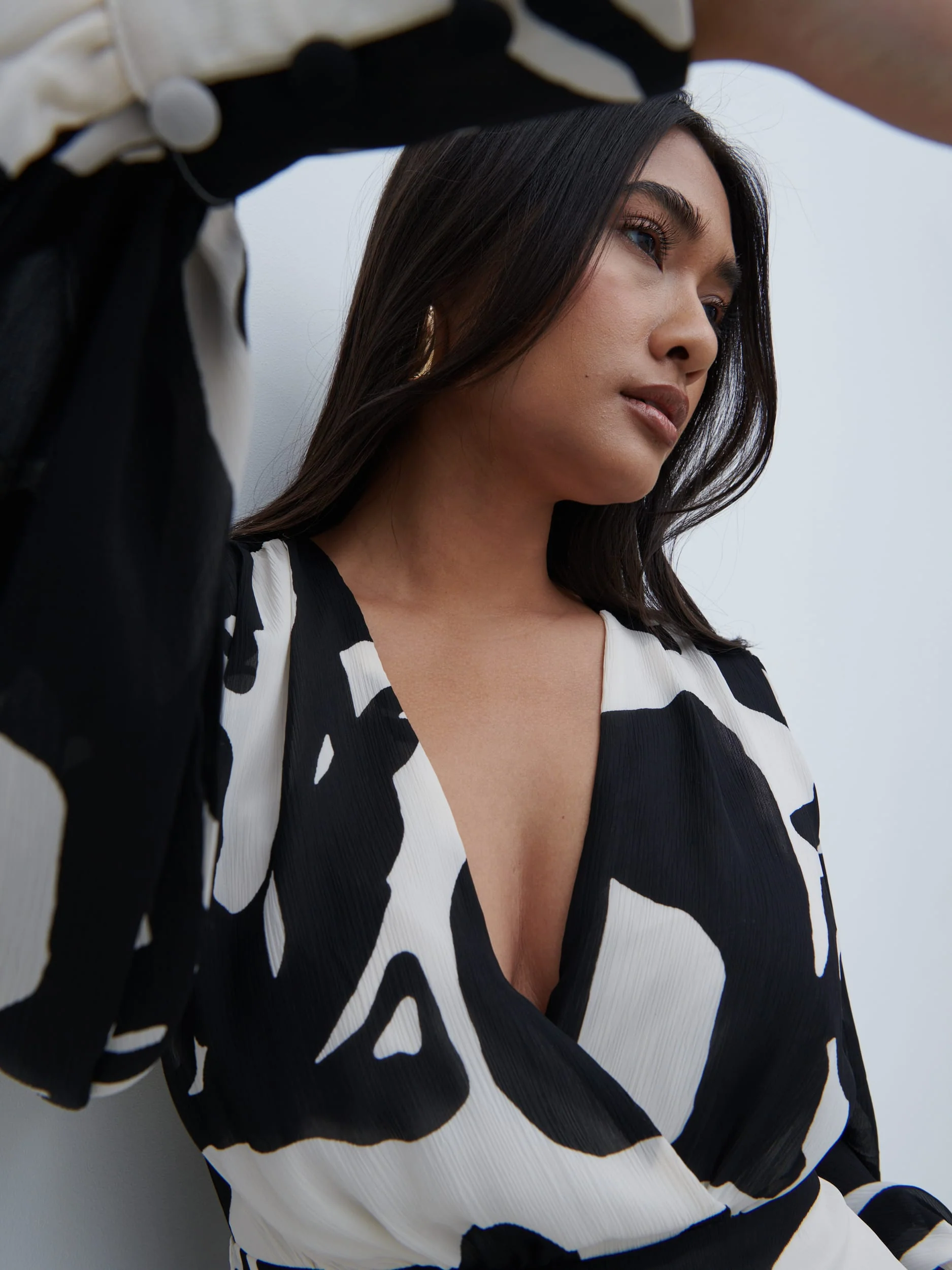 Lilianna Balloon Sleeve Printed Dress - Monochrome Abstract - Image 2