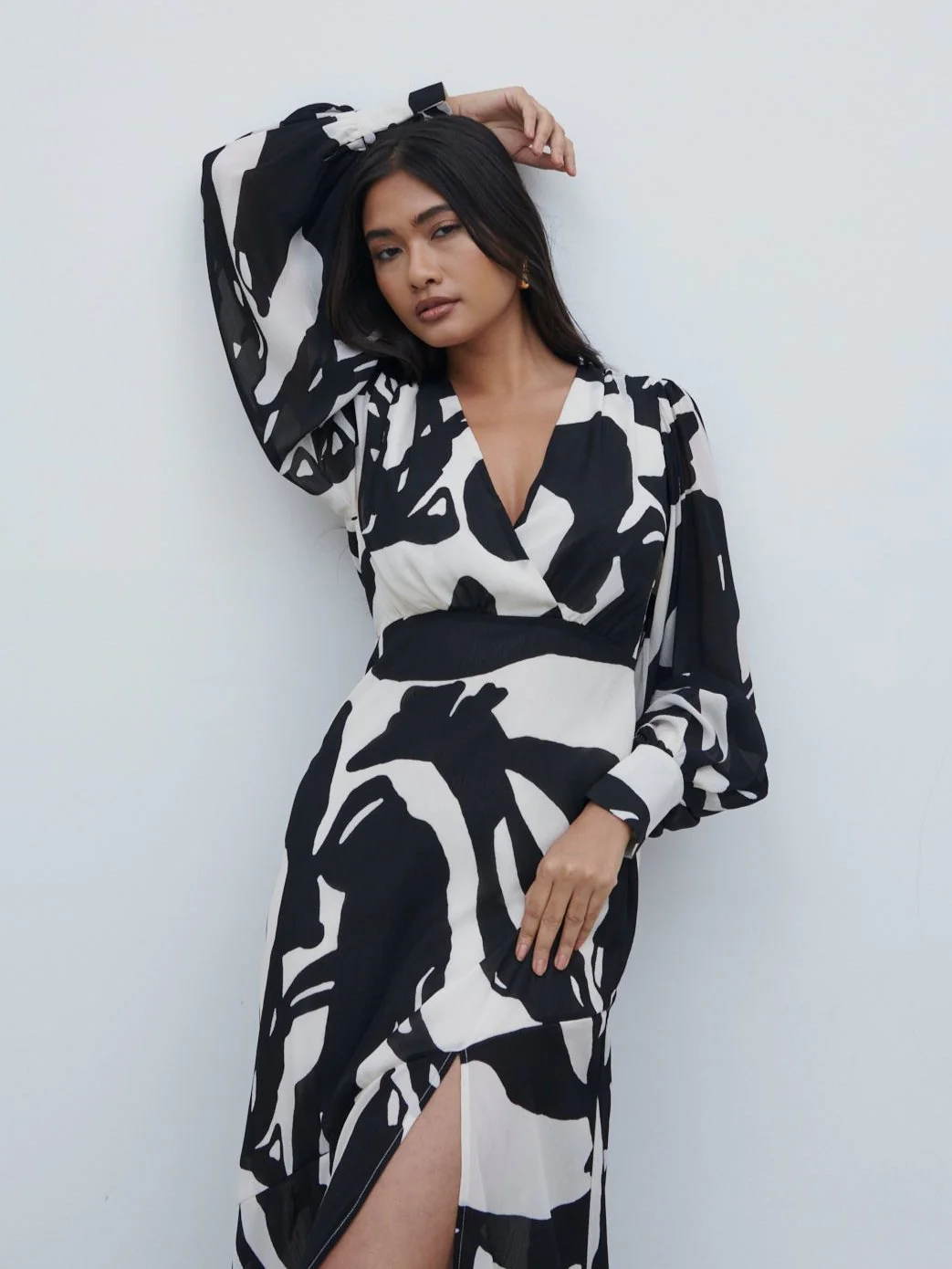 Lilianna Balloon Sleeve Printed Dress - Monochrome Abstract - Image 3
