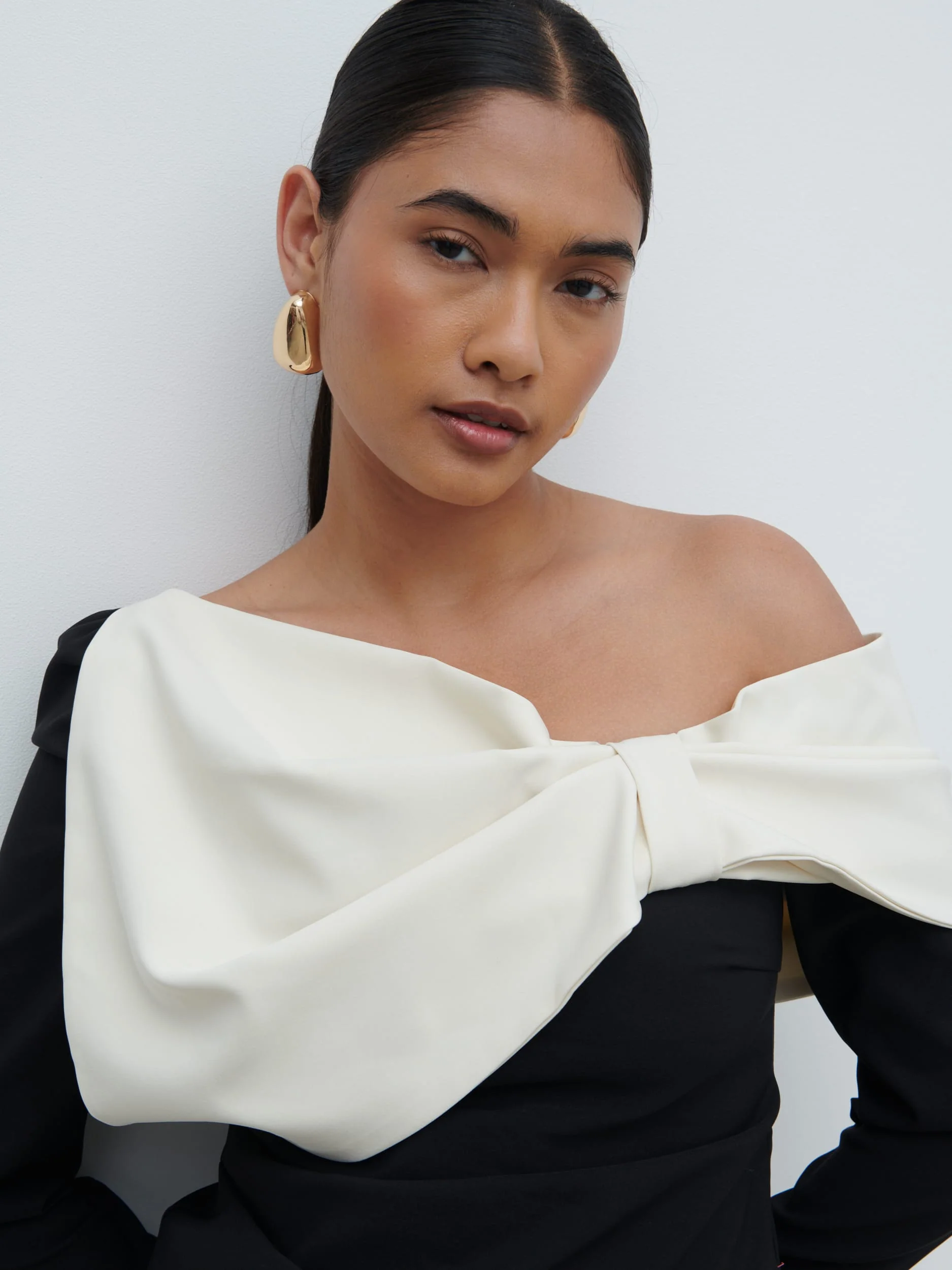 Naomi Exaggerated Bow Top - Black and Cream - Image 3