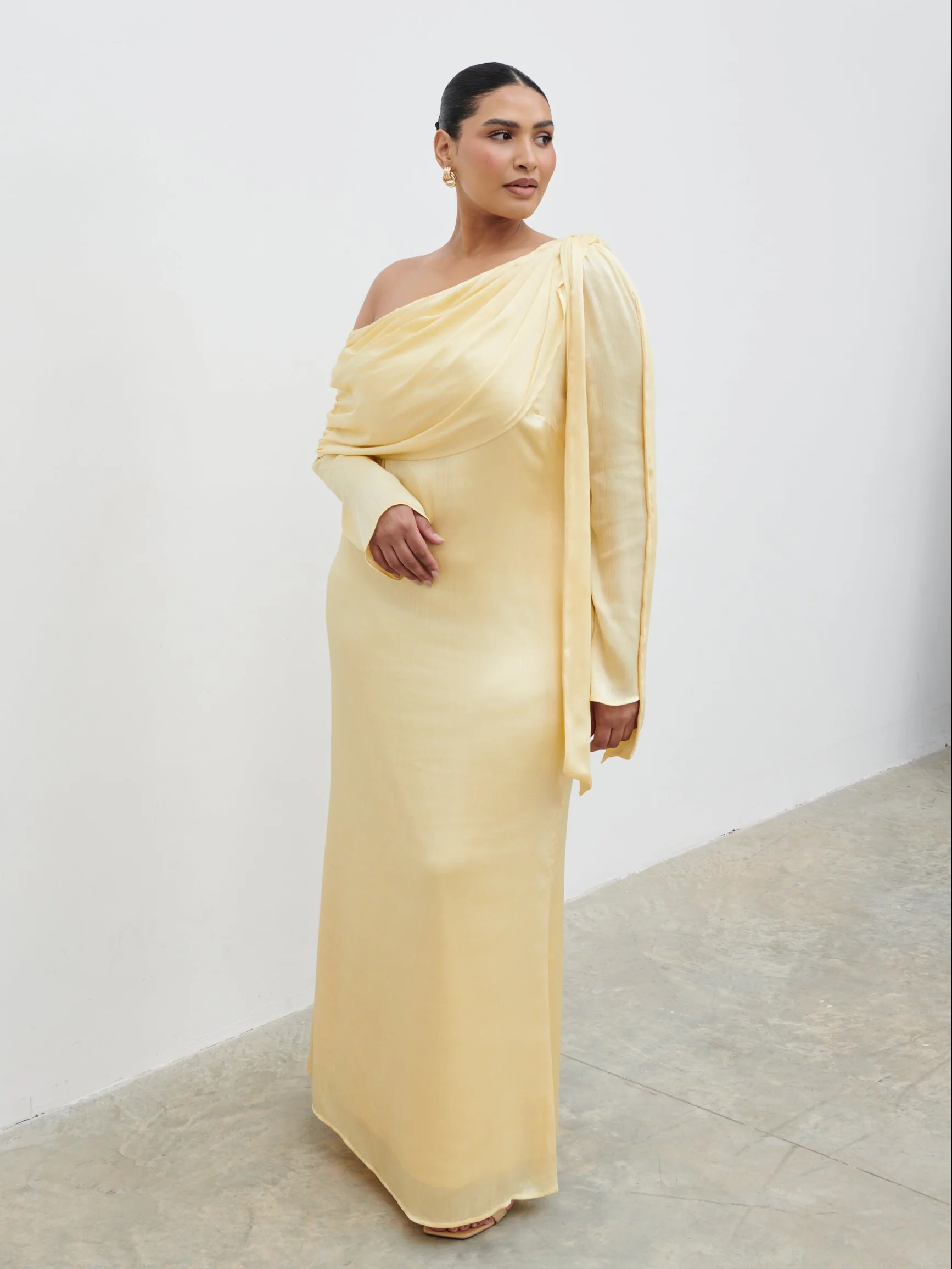Neomie One Shoulder Tie Chiffon Maxi Dress Curve - Lemon - Image 3