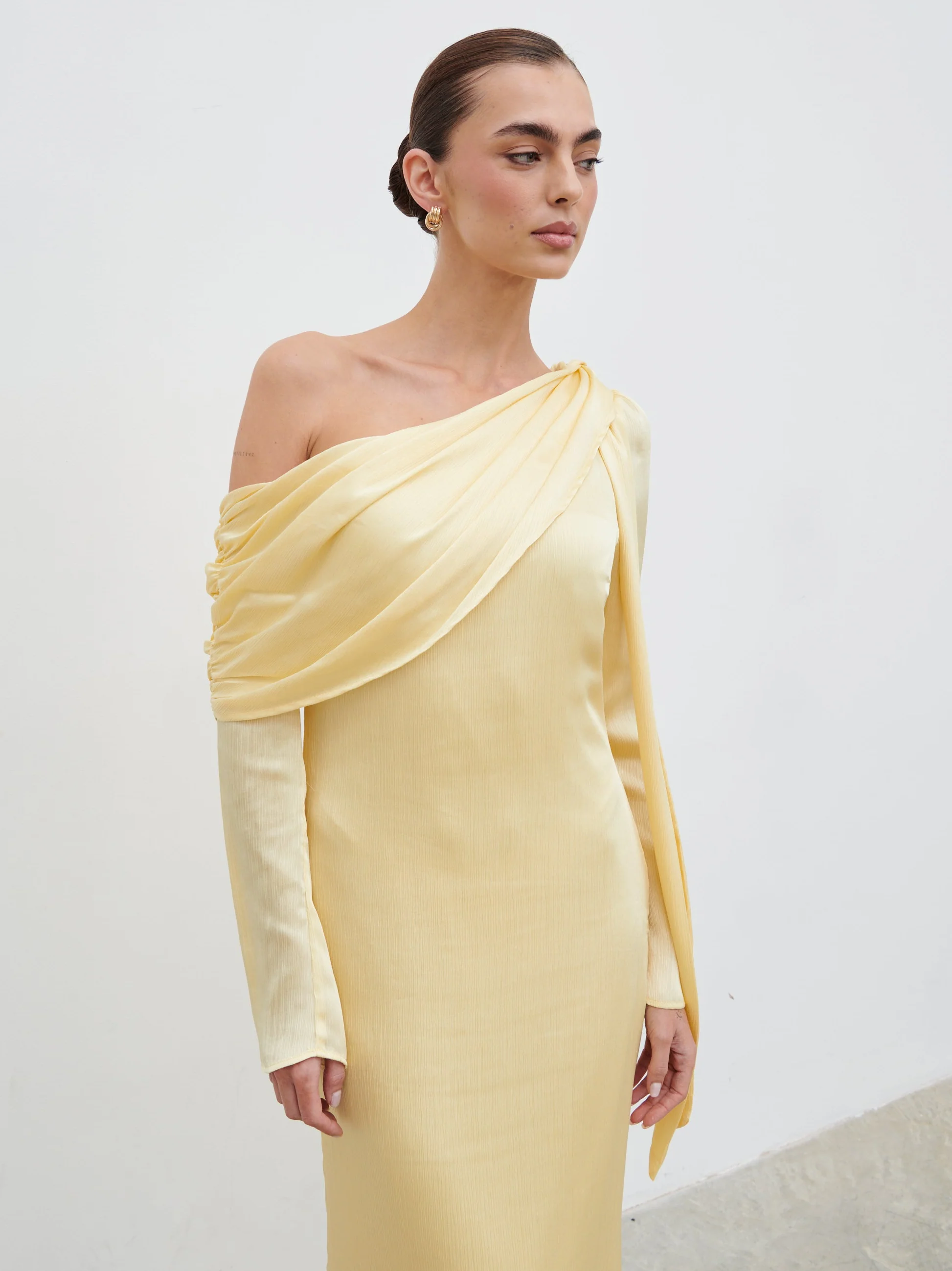 Neomie One Shoulder Tie Chiffon Maxi Dress - Lemon - Image 3