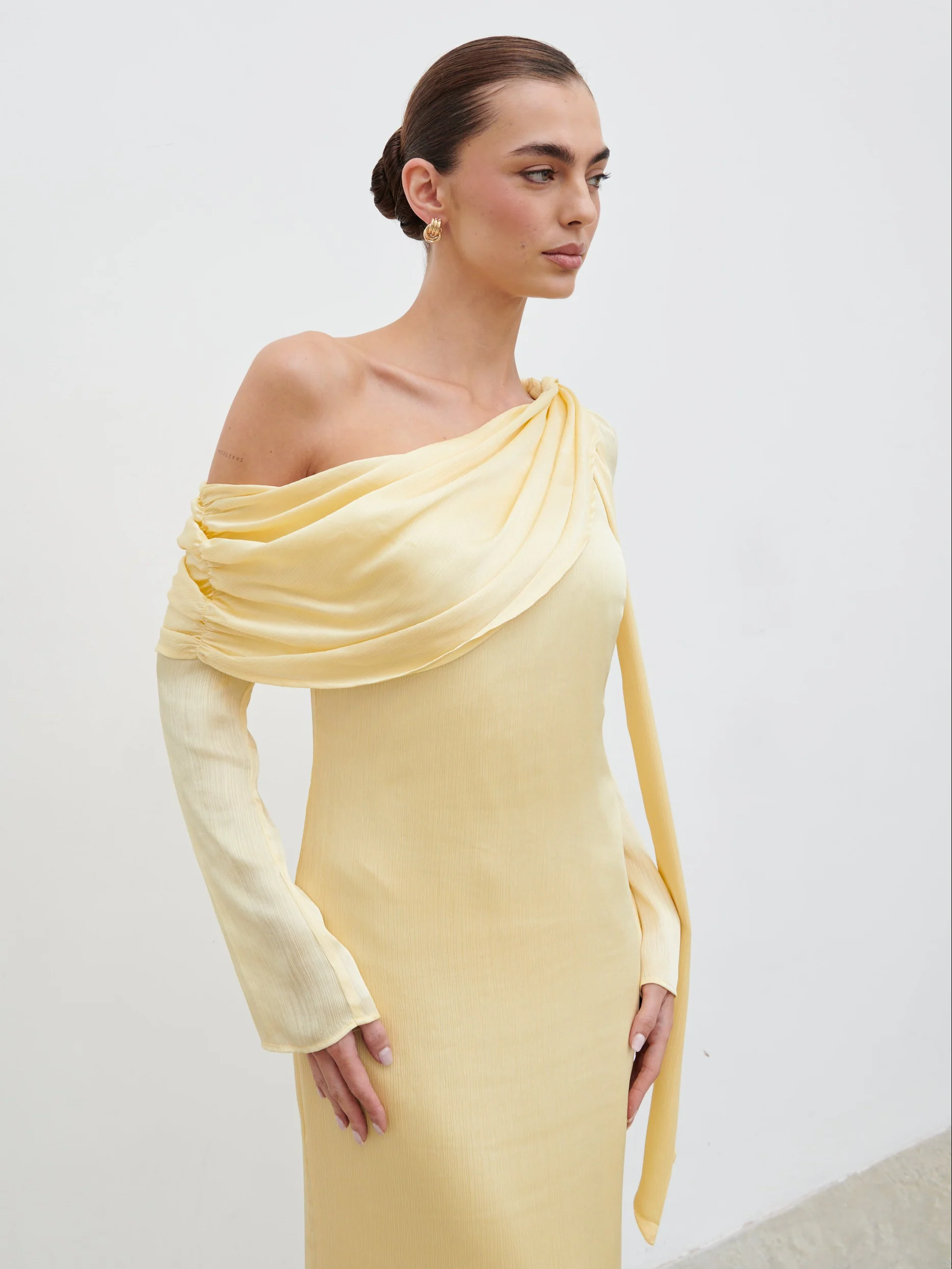 Neomie One Shoulder Tie Chiffon Maxi Dress - Lemon - Image 6