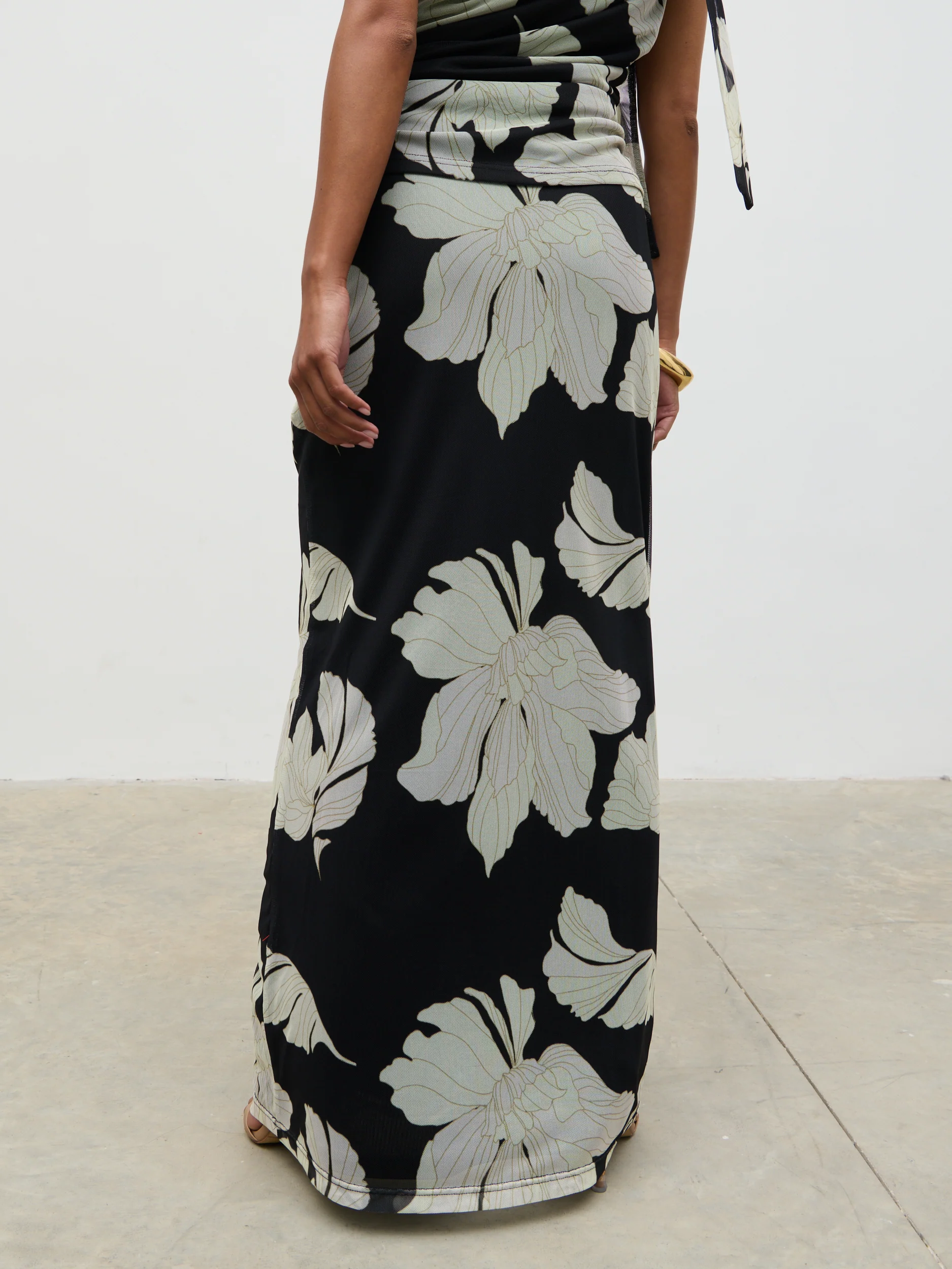 Shea Jersey Maxi Skirt - Monochrome Floral - Image 5