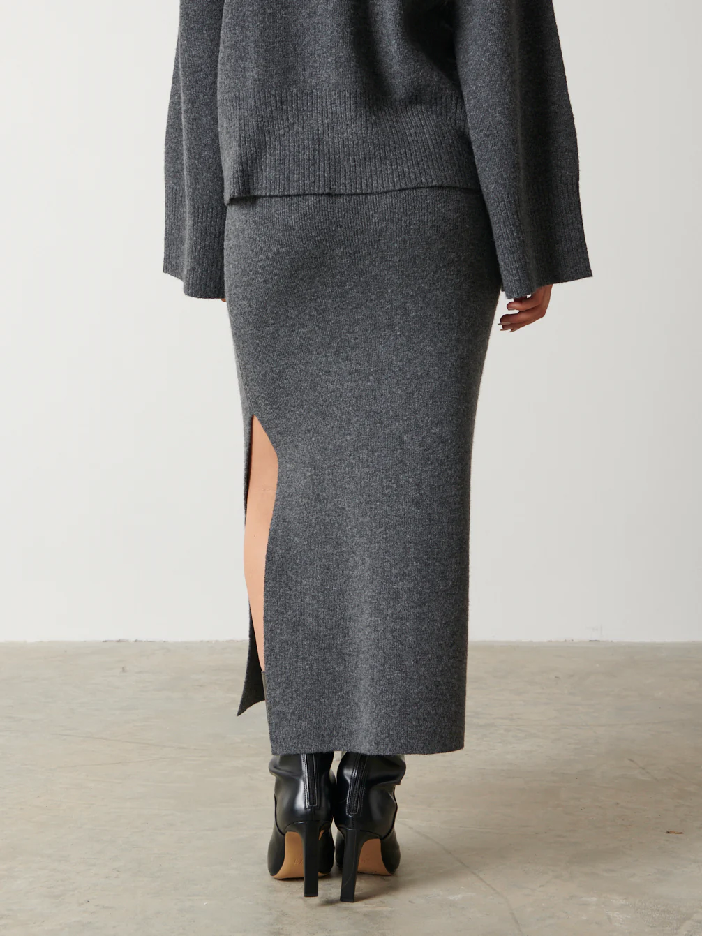 Sloane Knit Slit Midaxi Skirt - Charcoal Grey - Image 4
